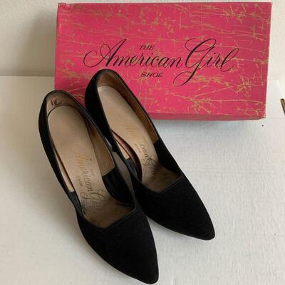 IDT 25   VINTAGE AMERICAN GIRL BLACK SUEDE POINTY TOE HIGH HEELS w/SHOE BOX SIZE 6