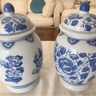 LOT#17LR: Pair of Asian Themed Jars