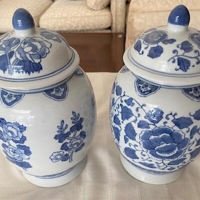 LOT#17LR: Pair of Asian Themed Jars