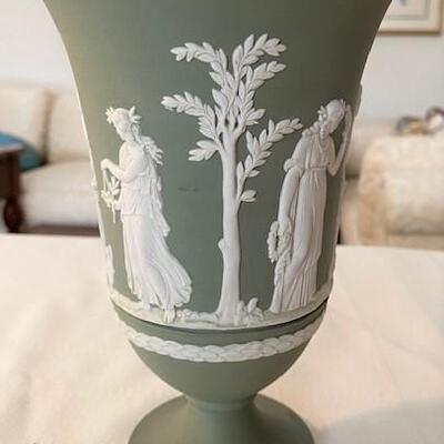 LOT#33LR: Wedgewood Vase