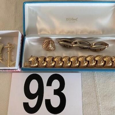 LOT#93LR: Assorted Gold Toned Costume Jewelry Lot