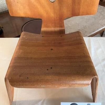 LOT#94DR: Mid-Century Bent Wood Children's Chair