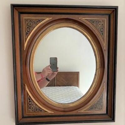LOT#123B1: Framed Inlay Oval Mirror