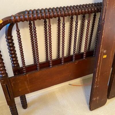 LOT#130B2: Jenny Lind Style Bed Believed to be Full Sized