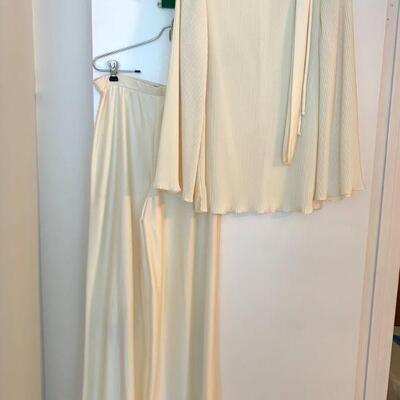 IDT 30  VINTAGE IVORY COLOR EVENING SET WIDE LEG PANTS PLEATED BLOUSE