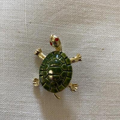 High quality enamel turtle pin 