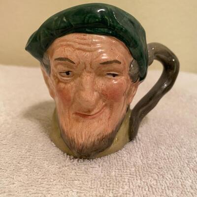 ViNTAGE ROYAL DOULTON "Auld Mac" Toby Jug D5823