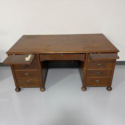 .39. Spitzers of Chicago Oversized Desk