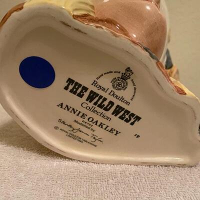 Royal Doulton Annie Oakley Toby Jug D6732, Wild West Collection vintage 1984