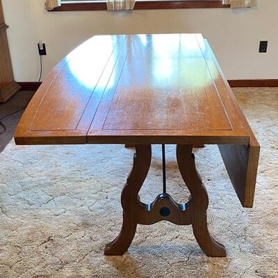Vintage Drop Leaf Wood Table & 6 Chairs / Great Condition 