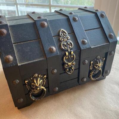 Vintage decanter set pirate chest 
