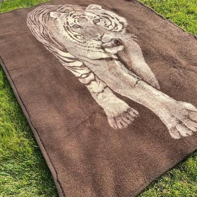Reversible tiger  throW 
