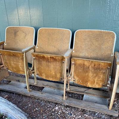 Bank of 3 theatre seats 