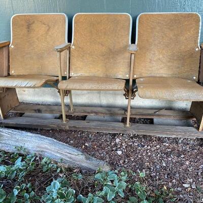 Bank of 3 theatre seats 