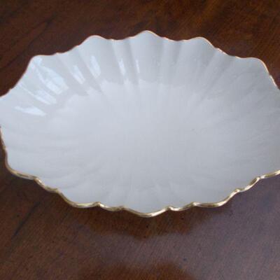 Beautiful Lenox Oval  Serving Dish with Scalloped Edges and 24K Gold Trim