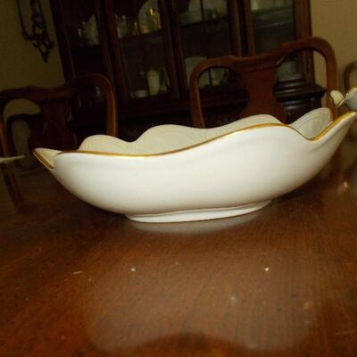Beautiful Lenox Round Serving Dish with 24K Gold Trim