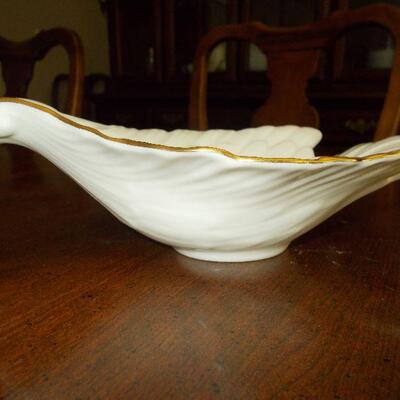 Beautiful Lenox Dove Design Serving Dish with 24K Gold Trim