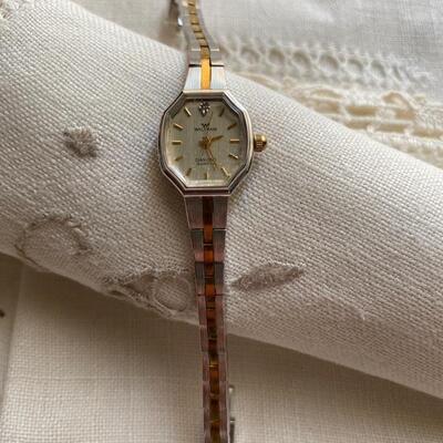 Waltham vintage ladies 17 crystal watch 
