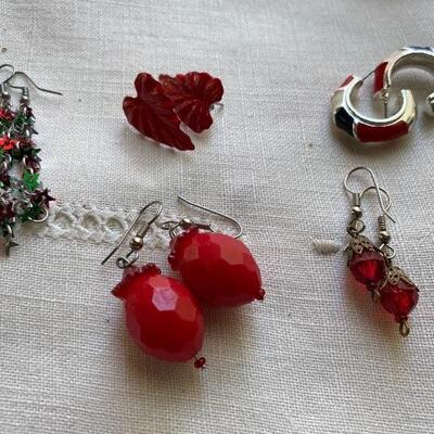 Red pierced earring lot 