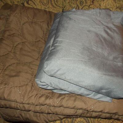 King Size Quilted Bedspread and Sheets