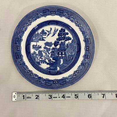 .106. Johnson Bros Blue Willow Bread Plates & Berry Bowls