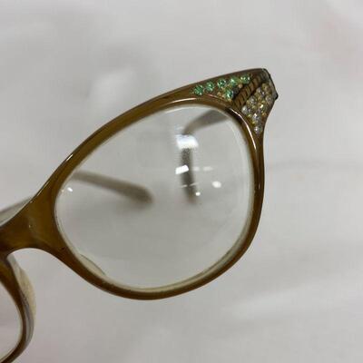 .113. Vintage 60s Cat Eye Glasses