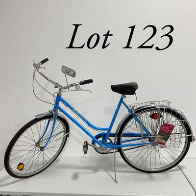 .123. Vintage 70s All-Original Schwinn Women's Bike