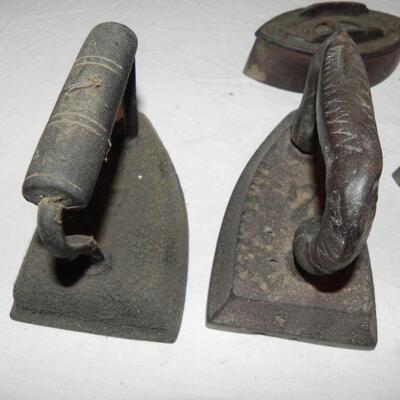 VINTAGE CAST IRON CLOTHS IRONS