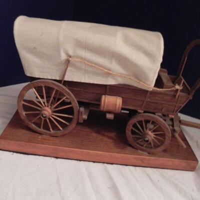 COVERED WAGON & WALL DECOR