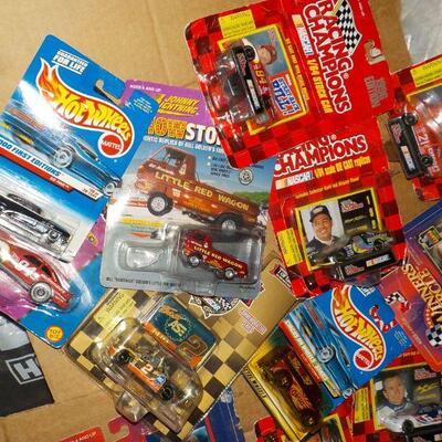 Lot-2 - 1997 to 2000 Hot Wheels & johnny Lighting Racing Cars (27).