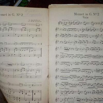 " Menuet in G by L.Van Beethoven for Violin and Piano, No. 1890".