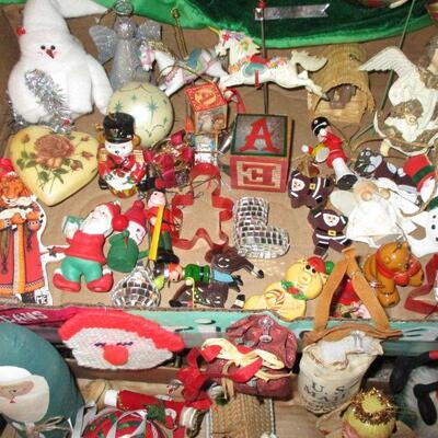 CHRISTMAS ORNAMENTS  & DECOR