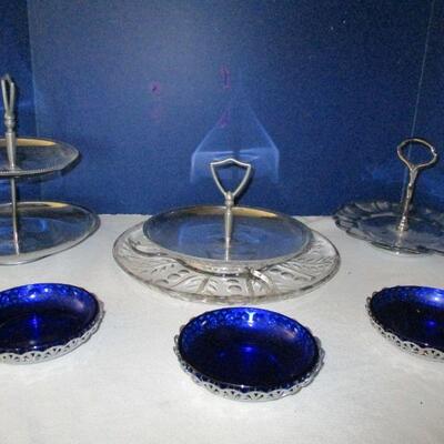 PLATTERS AND TRAYS