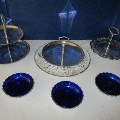 PLATTERS AND TRAYS