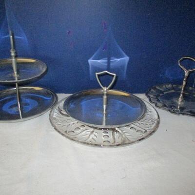 PLATTERS AND TRAYS