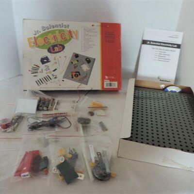 VINTAGE ELECTRICITY LAB & MICROSCOPE