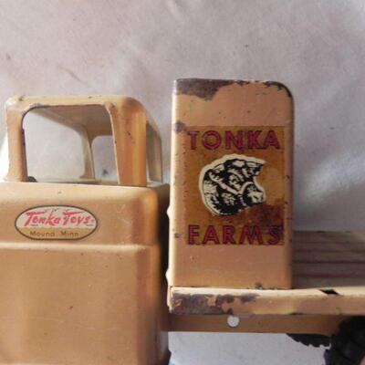 VINTAGE TONKA FARM TRUCK