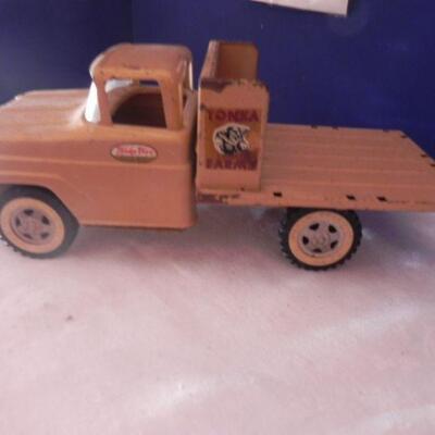 VINTAGE TONKA FARM TRUCK