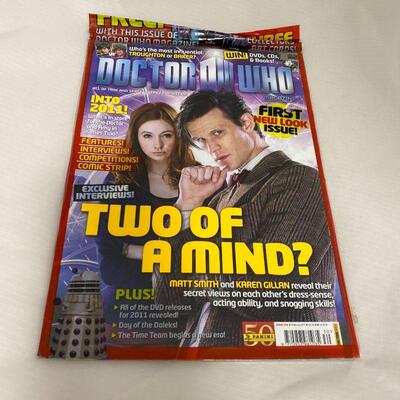 .154. Five Sealed Doctor Who Magazines