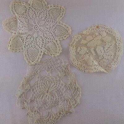 3 Doilys and 1 Battenberg Placemat