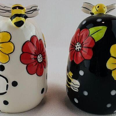 Julie Mac Design Bee Salt and Pepper
