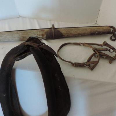 VINTAGE HORSE COLLAR & YOKE