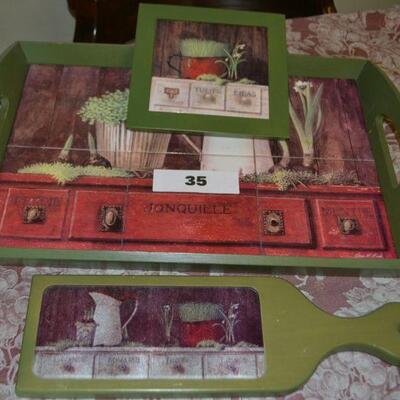 LOT 35 TRAY AND CUTTING BOARDS