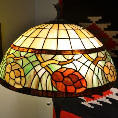 LOT 93. FLOOR LAMP WITH METAL BASE AND FAUX STAINED GLASS SHADE