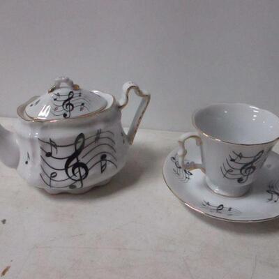 Lot 161 - Hanae Mori Teapot & Cups - Music Notes Pattern