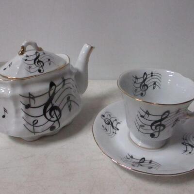 Lot 161 - Hanae Mori Teapot & Cups - Music Notes Pattern