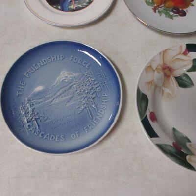 Lot 162 - Hand Painted Porcelain China Plates