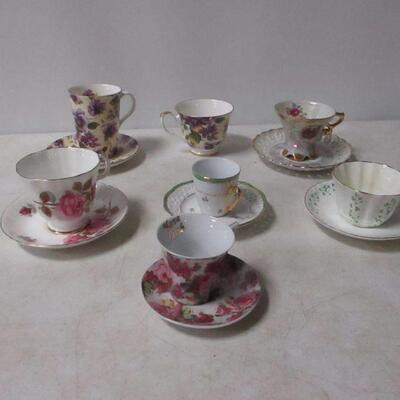 Lot 164 - Fine China Tea Cups & Saucers 