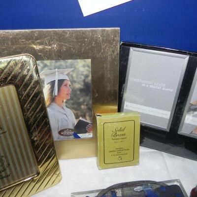 PHOTO FRAMES