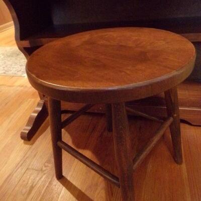 LOT 7  ANTIQUE DESK WITH STOOL
